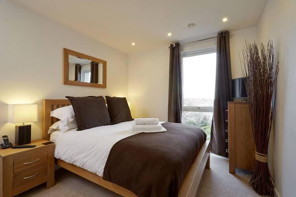 Modern Apartment At Slough Station, London In 18 Mins! المظهر الخارجي الصورة