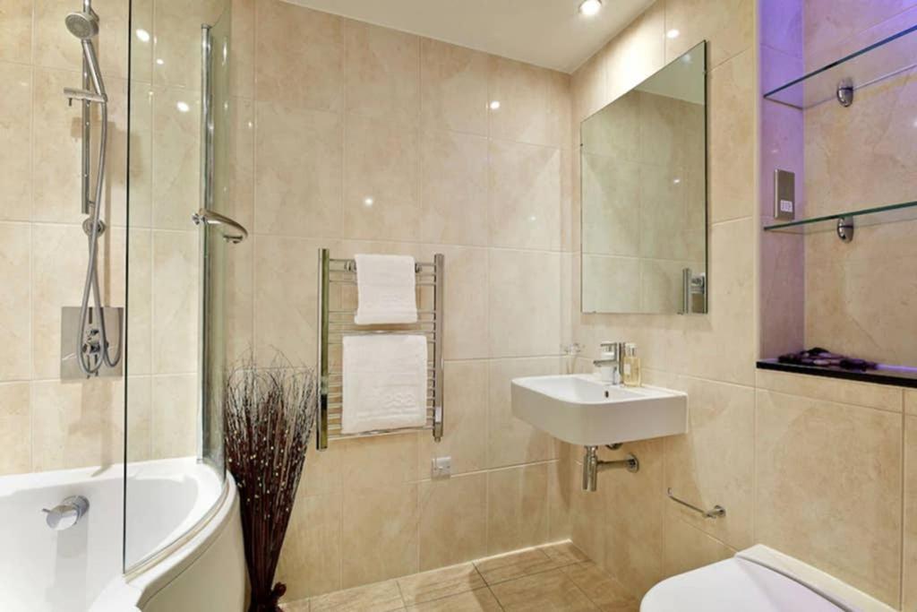 Modern Apartment At Slough Station, London In 18 Mins! المظهر الخارجي الصورة