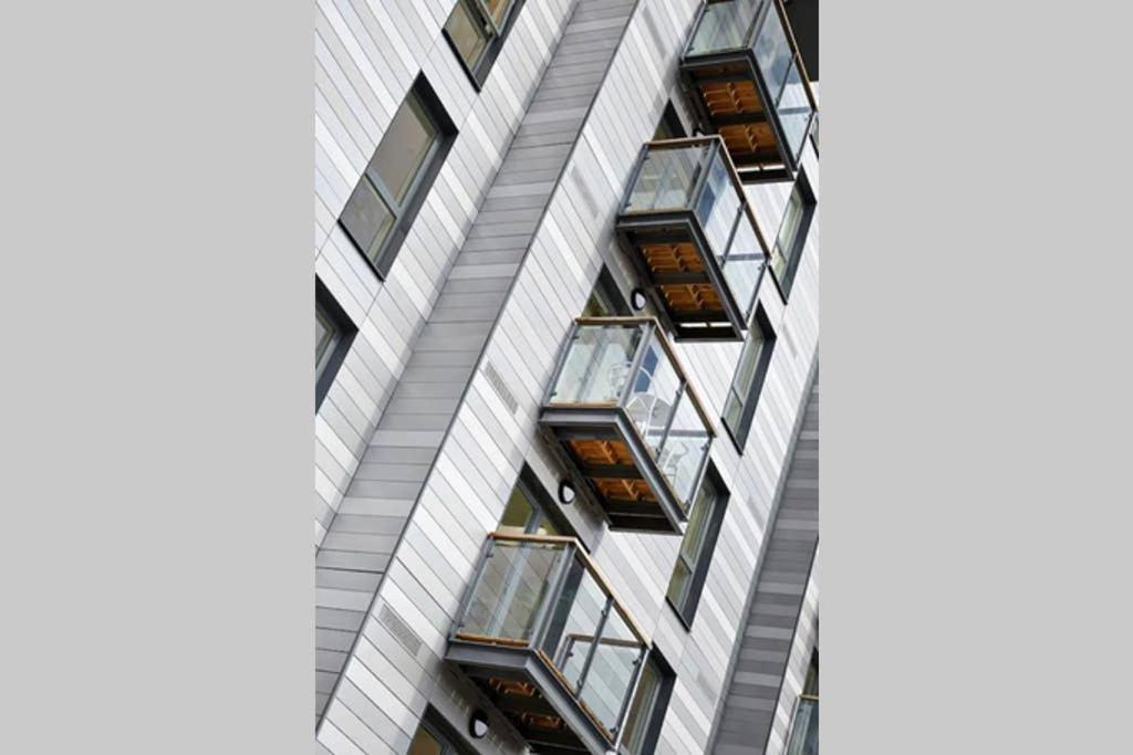 Modern Apartment At Slough Station, London In 18 Mins! المظهر الخارجي الصورة