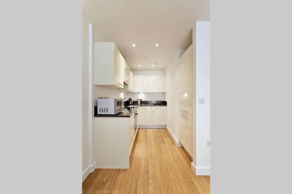 Modern Apartment At Slough Station, London In 18 Mins! المظهر الخارجي الصورة